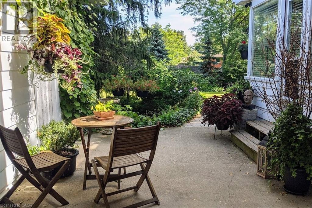 105 Overdale Avenue, Waterdown, ON - Outdoor