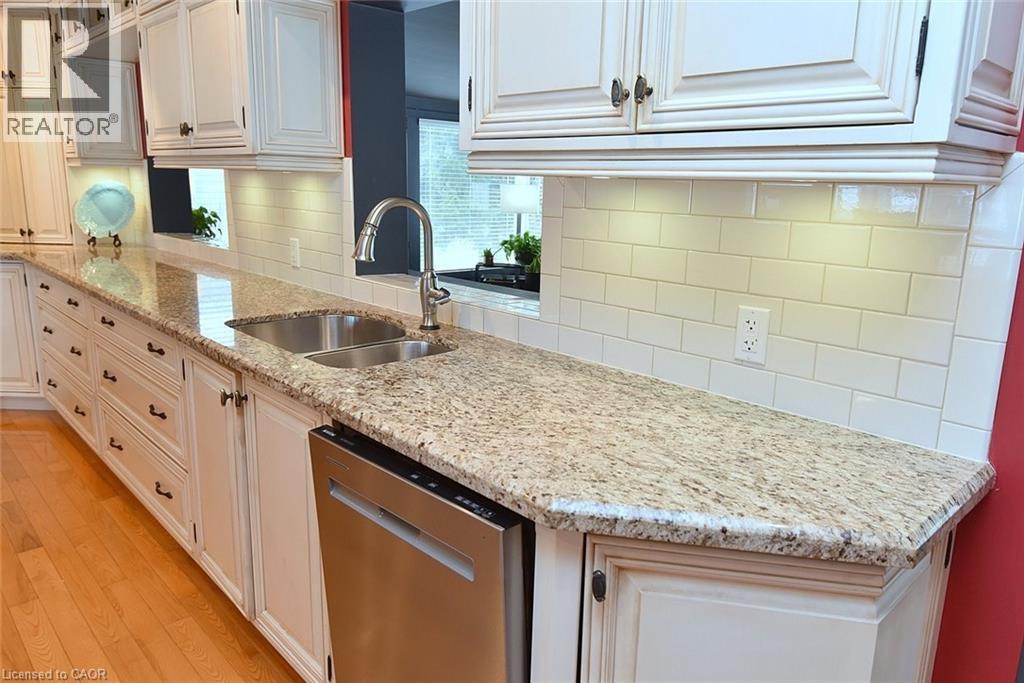 105 Overdale Avenue, Waterdown, ON - Indoor Photo Showing Kitchen With Double Sink With Upgraded Kitchen