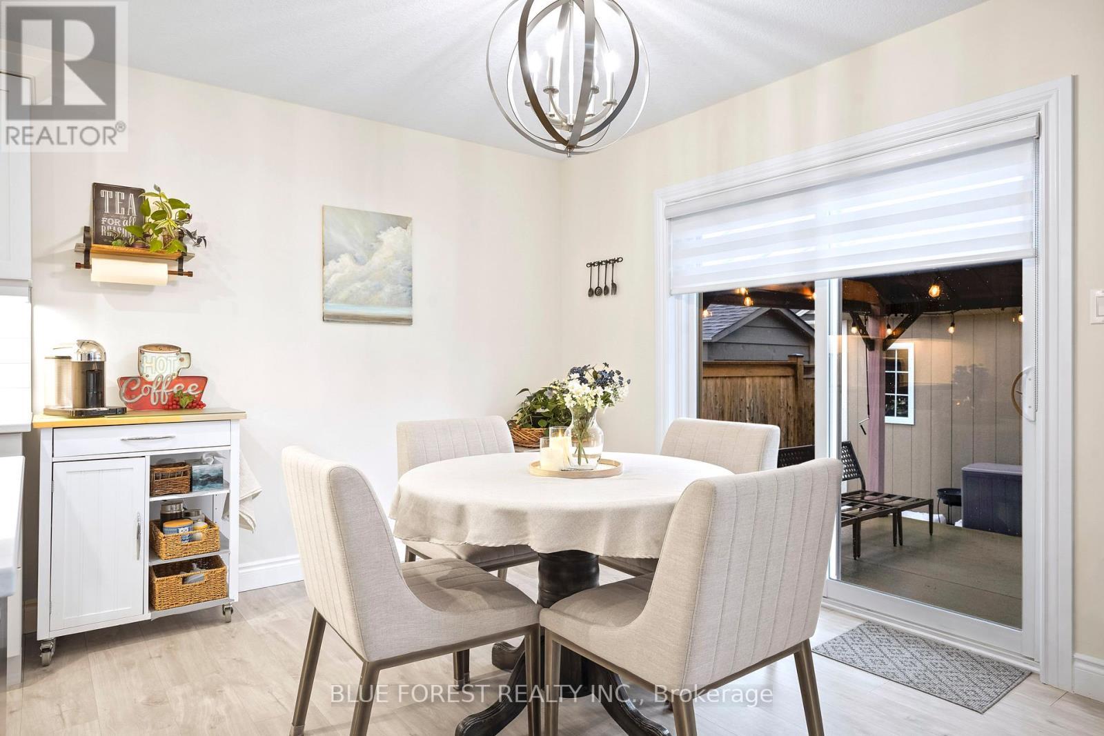 12 Auburn Drive, St. Thomas, ON - Indoor Photo Showing Dining Room