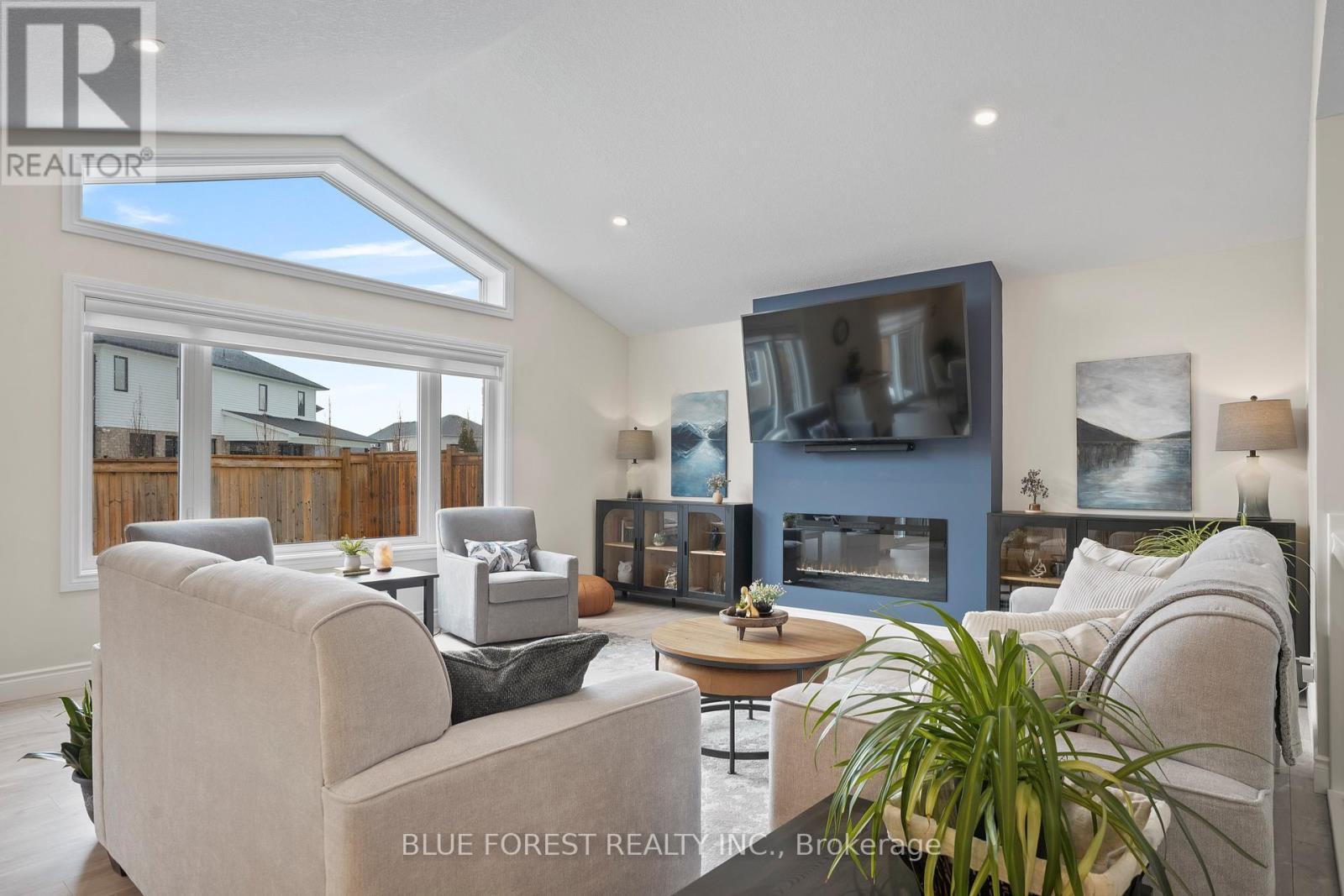 12 Auburn Drive, St. Thomas, ON - Indoor Photo Showing Living Room With Fireplace