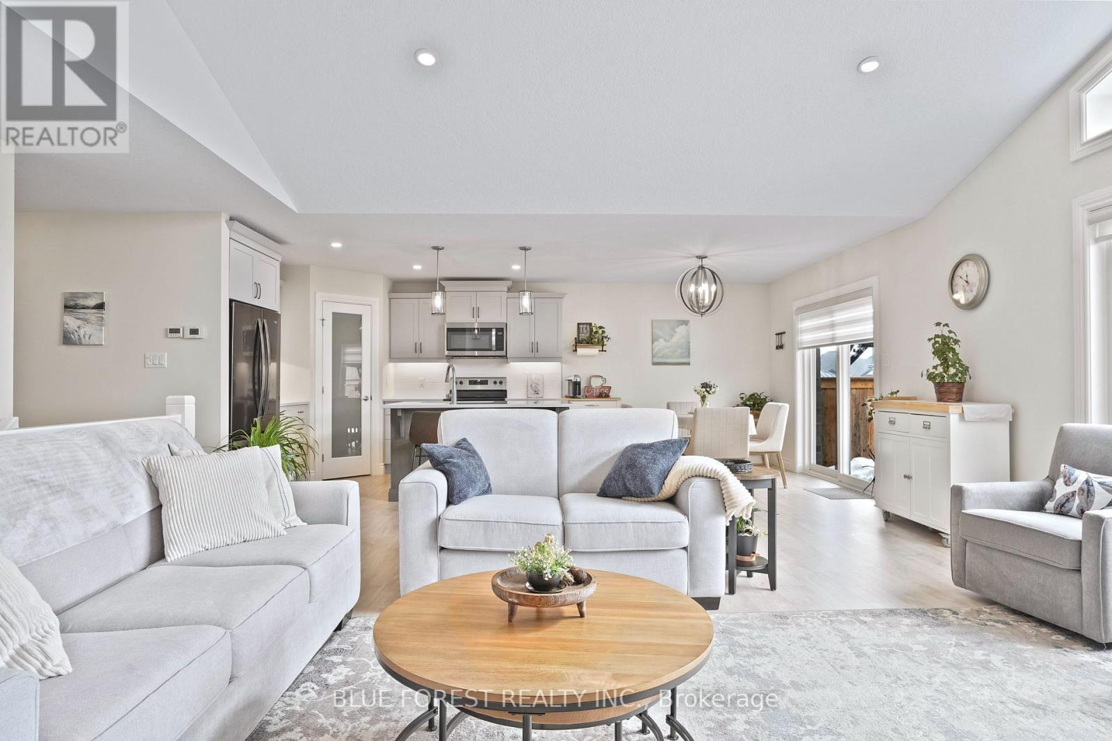 12 Auburn Drive, St. Thomas, ON - Indoor Photo Showing Living Room