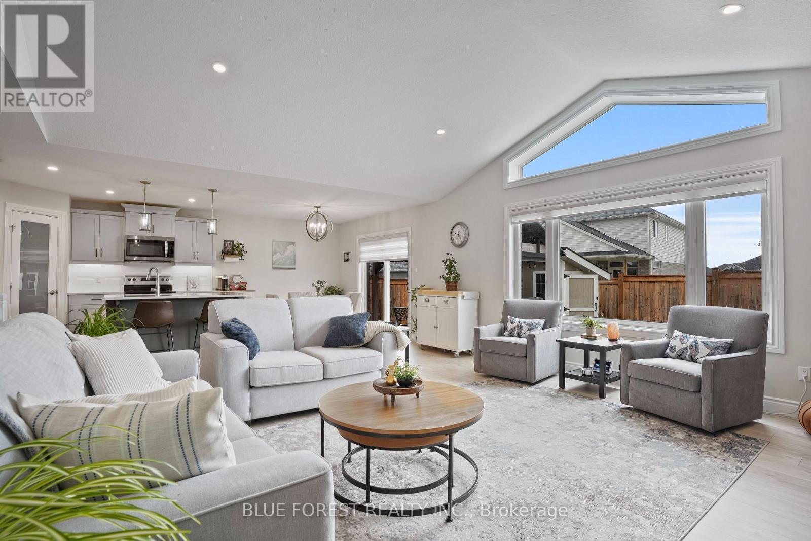 12 Auburn Drive, St. Thomas, ON - Indoor Photo Showing Living Room