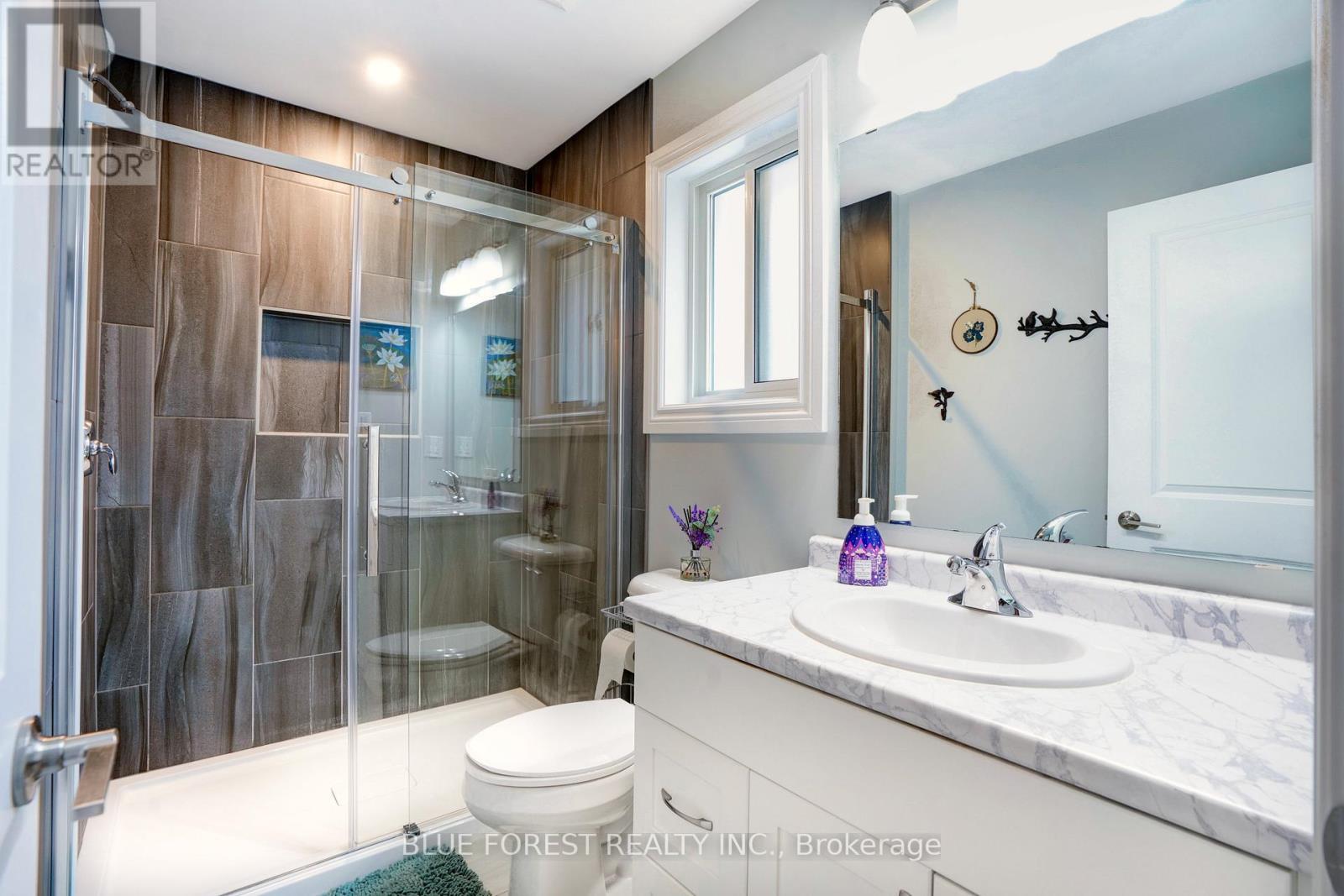 12 Auburn Drive, St. Thomas, ON - Indoor Photo Showing Bathroom