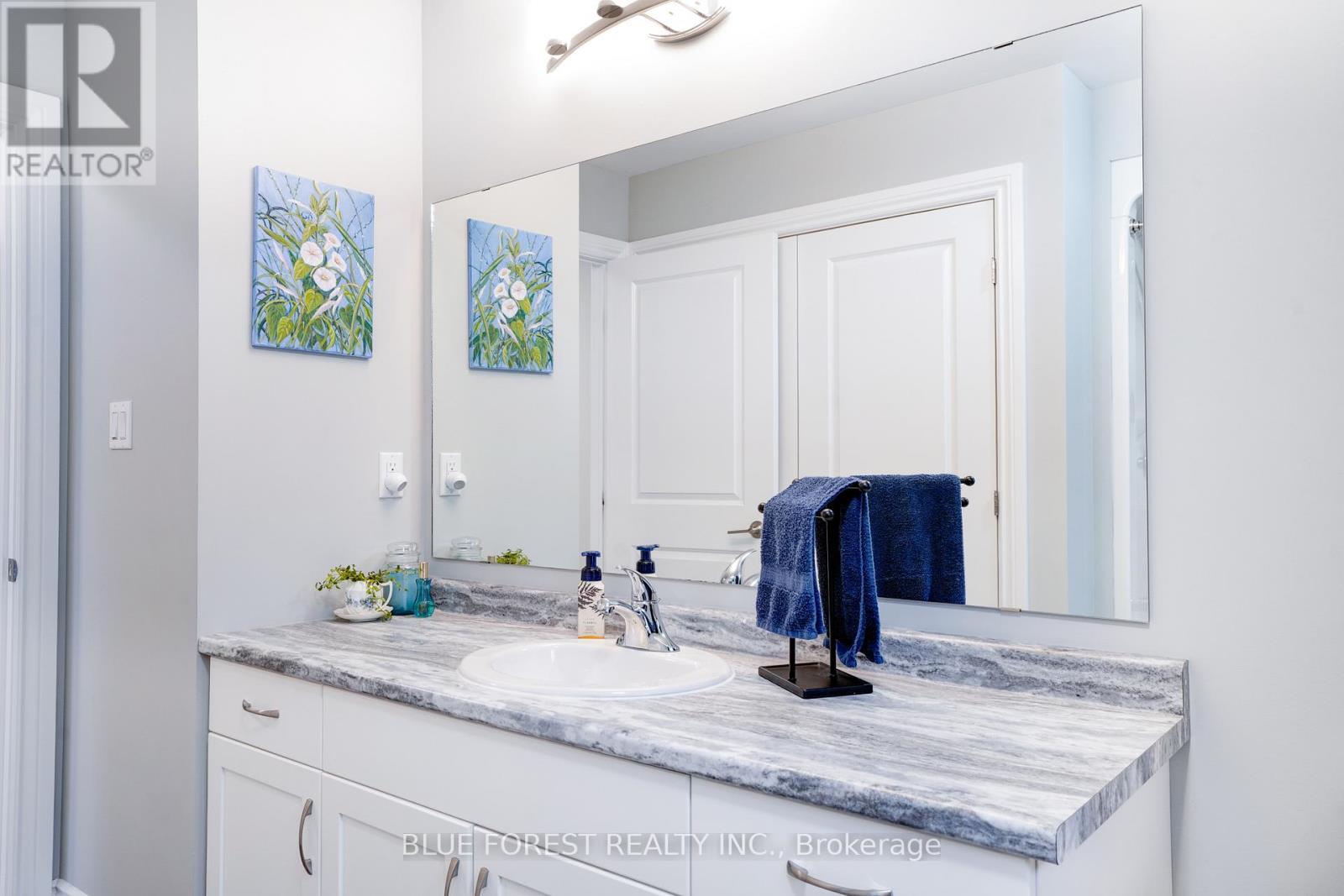 12 Auburn Drive, St. Thomas, ON - Indoor Photo Showing Bathroom