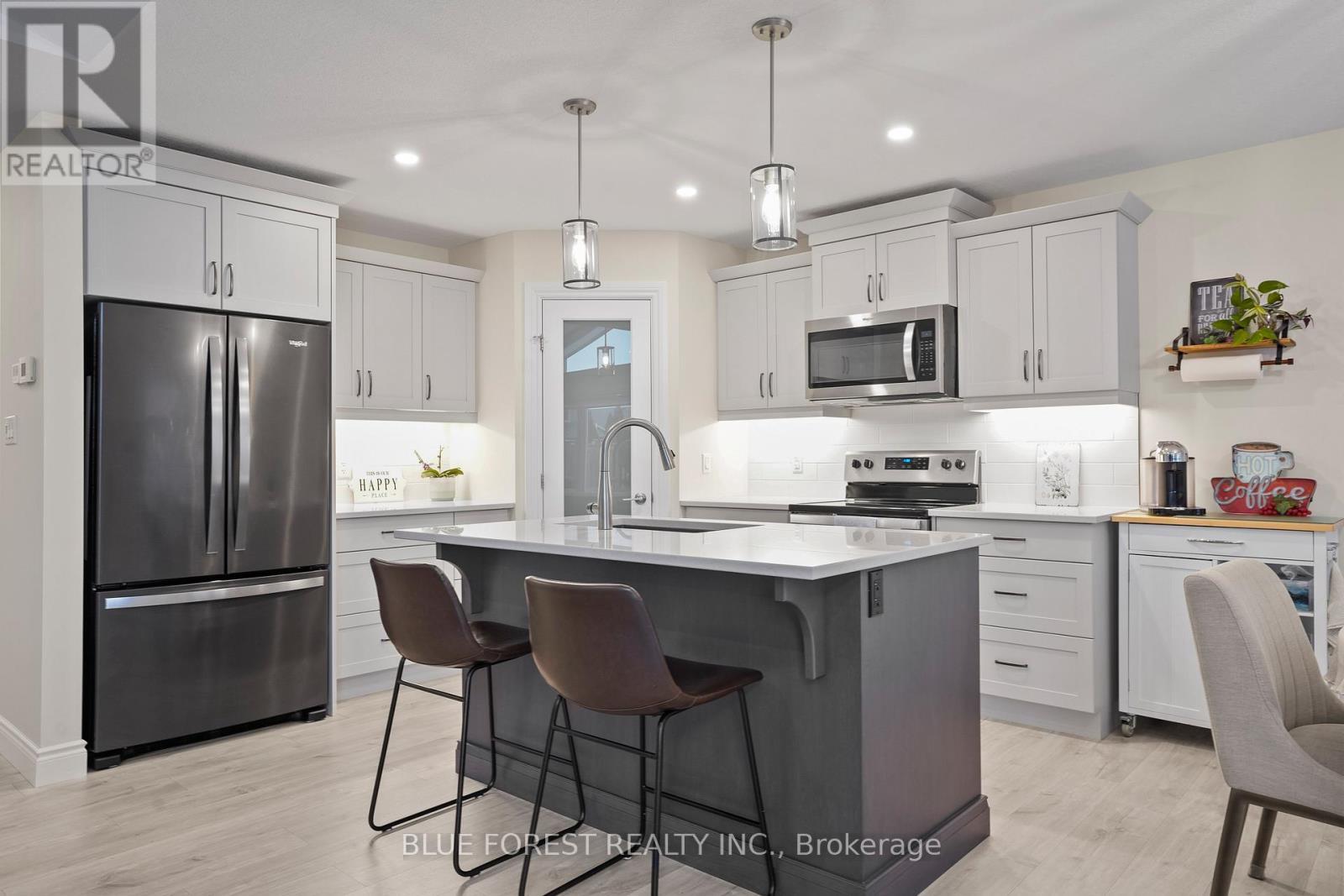 12 Auburn Drive, St. Thomas, ON - Indoor Photo Showing Kitchen With Upgraded Kitchen