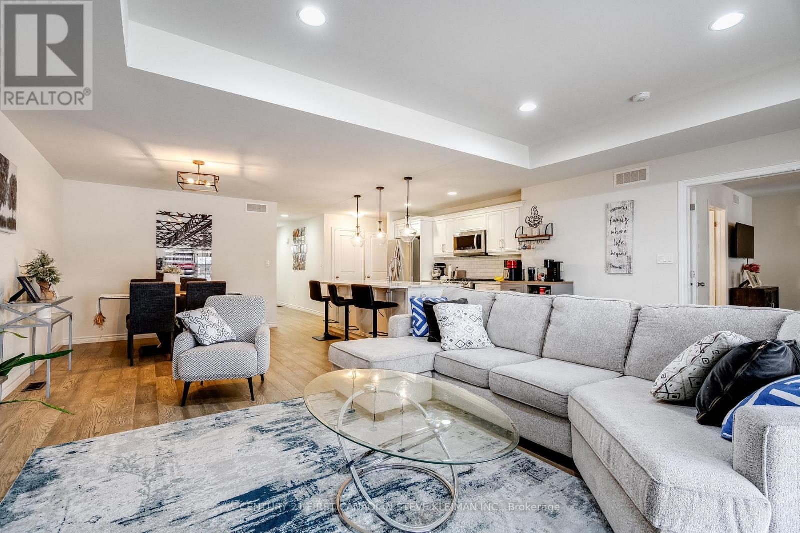 1091 Copeland Avenue, Windsor, ON - Indoor Photo Showing Living Room