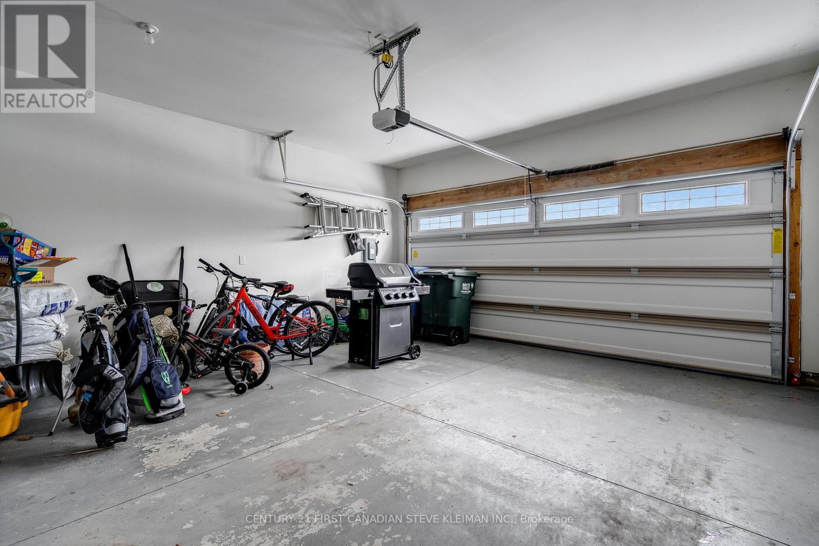 1091 Copeland Avenue, Windsor, ON - Indoor Photo Showing Garage