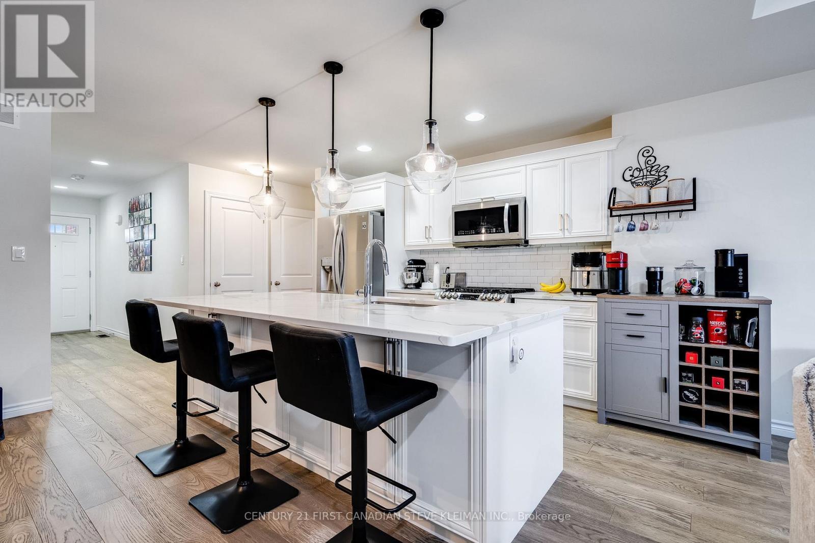 1091 Copeland Avenue, Windsor, ON - Indoor Photo Showing Kitchen With Upgraded Kitchen
