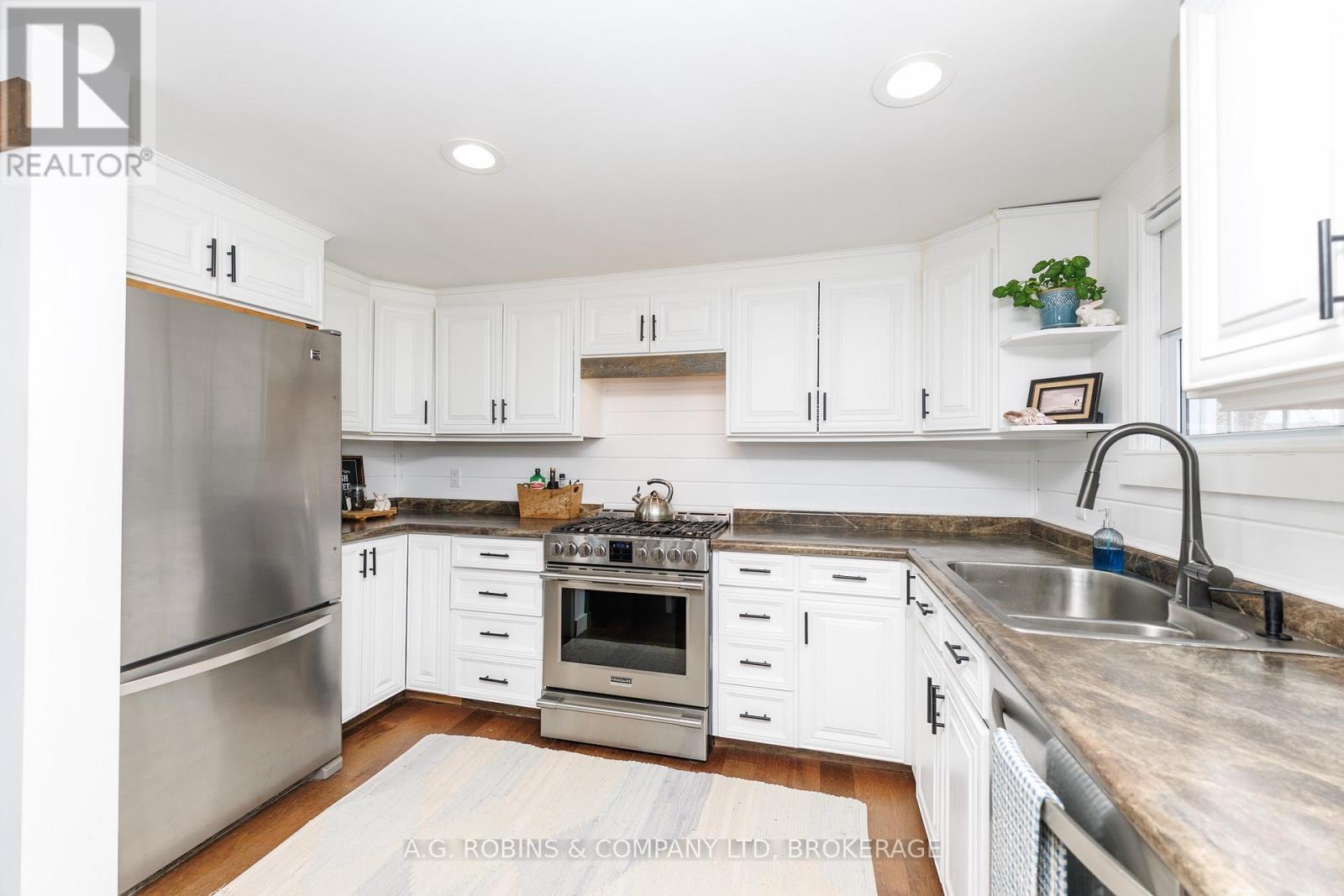 972 Silver Bay Road, Port Colborne (Sherkston), ON - Indoor Photo Showing Kitchen With Double Sink
