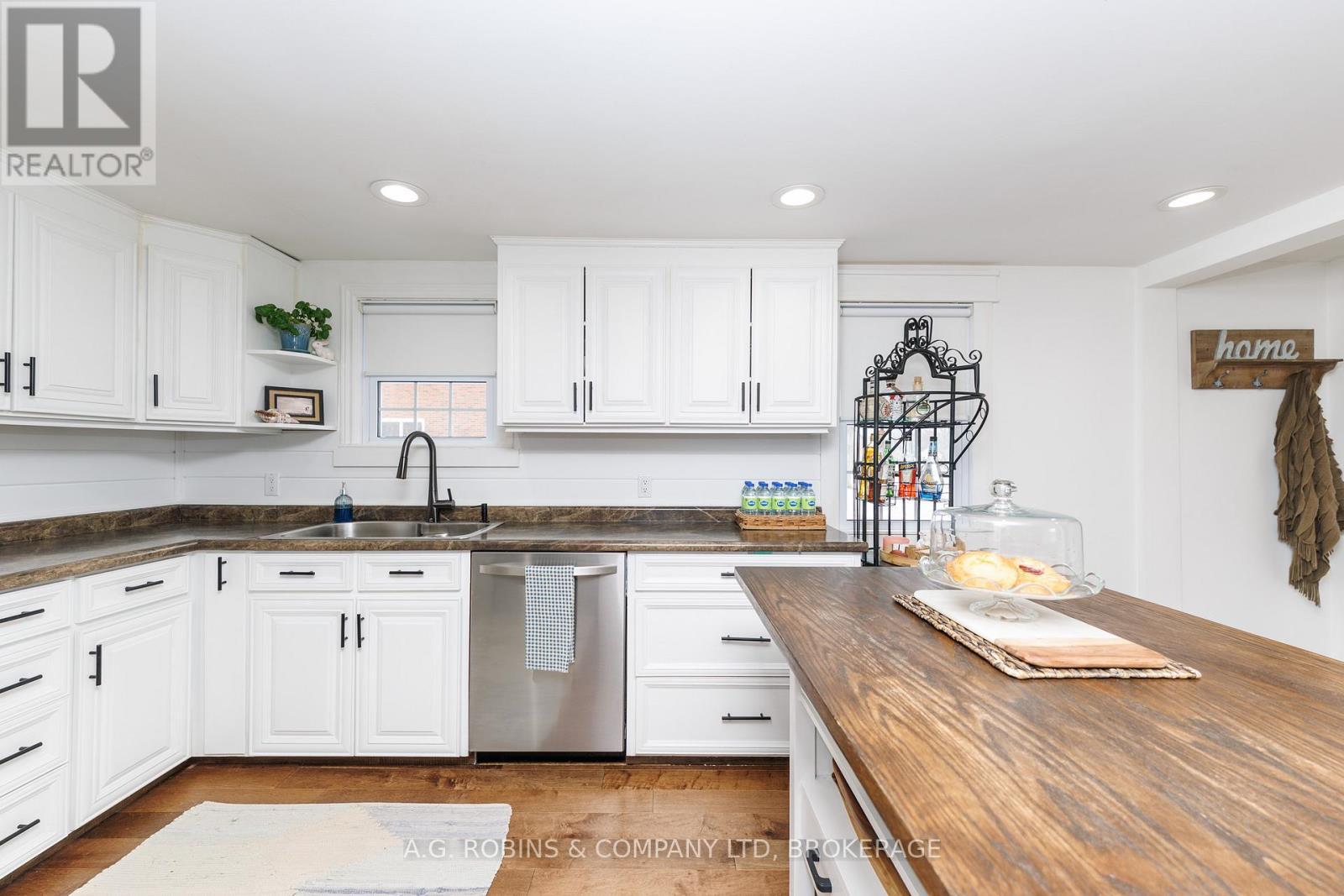 972 Silver Bay Road, Port Colborne (Sherkston), ON - Indoor Photo Showing Kitchen
