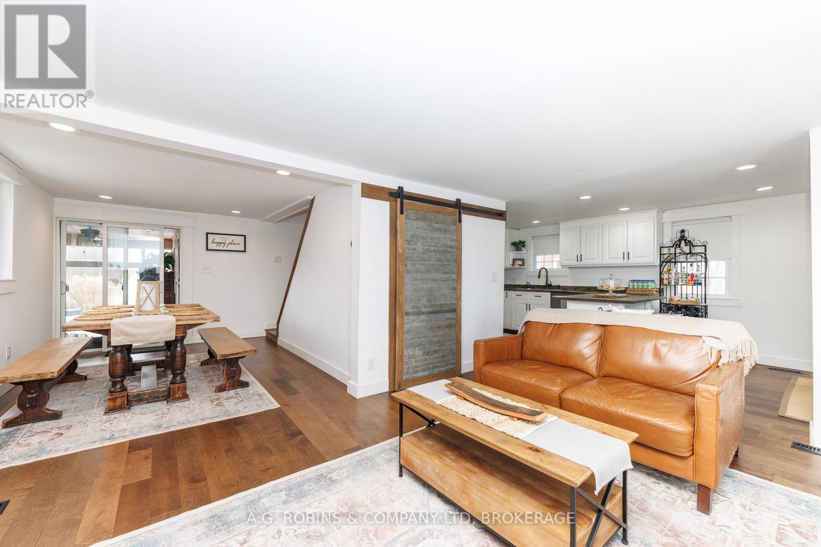 972 Silver Bay Road, Port Colborne (Sherkston), ON - Indoor Photo Showing Living Room