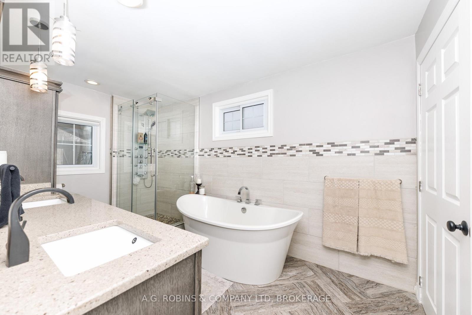 972 Silver Bay Road, Port Colborne (Sherkston), ON - Indoor Photo Showing Bathroom