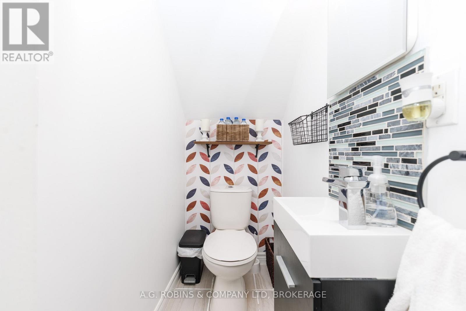 972 Silver Bay Road, Port Colborne (Sherkston), ON - Indoor Photo Showing Bathroom