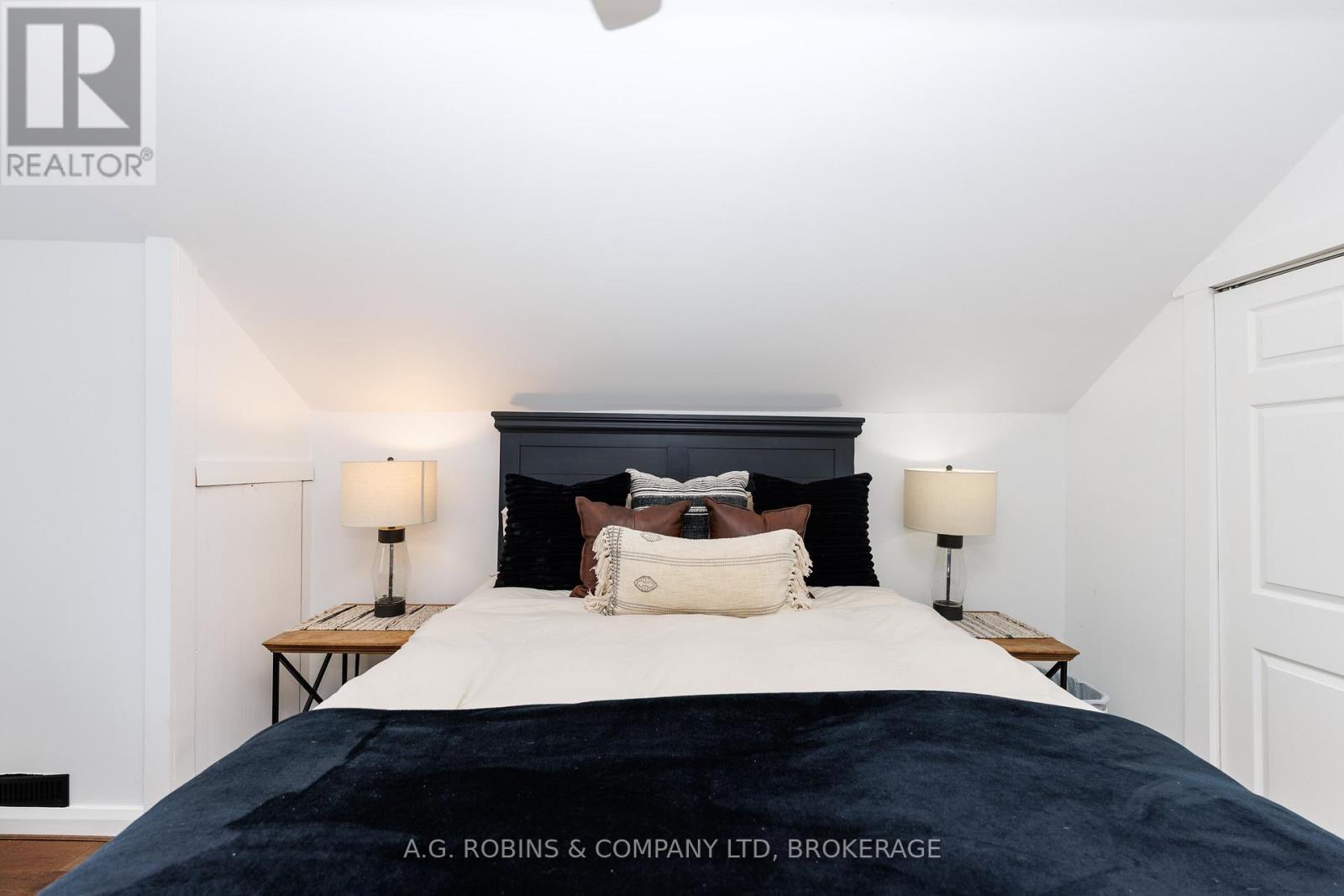 972 Silver Bay Road, Port Colborne (Sherkston), ON - Indoor Photo Showing Bedroom