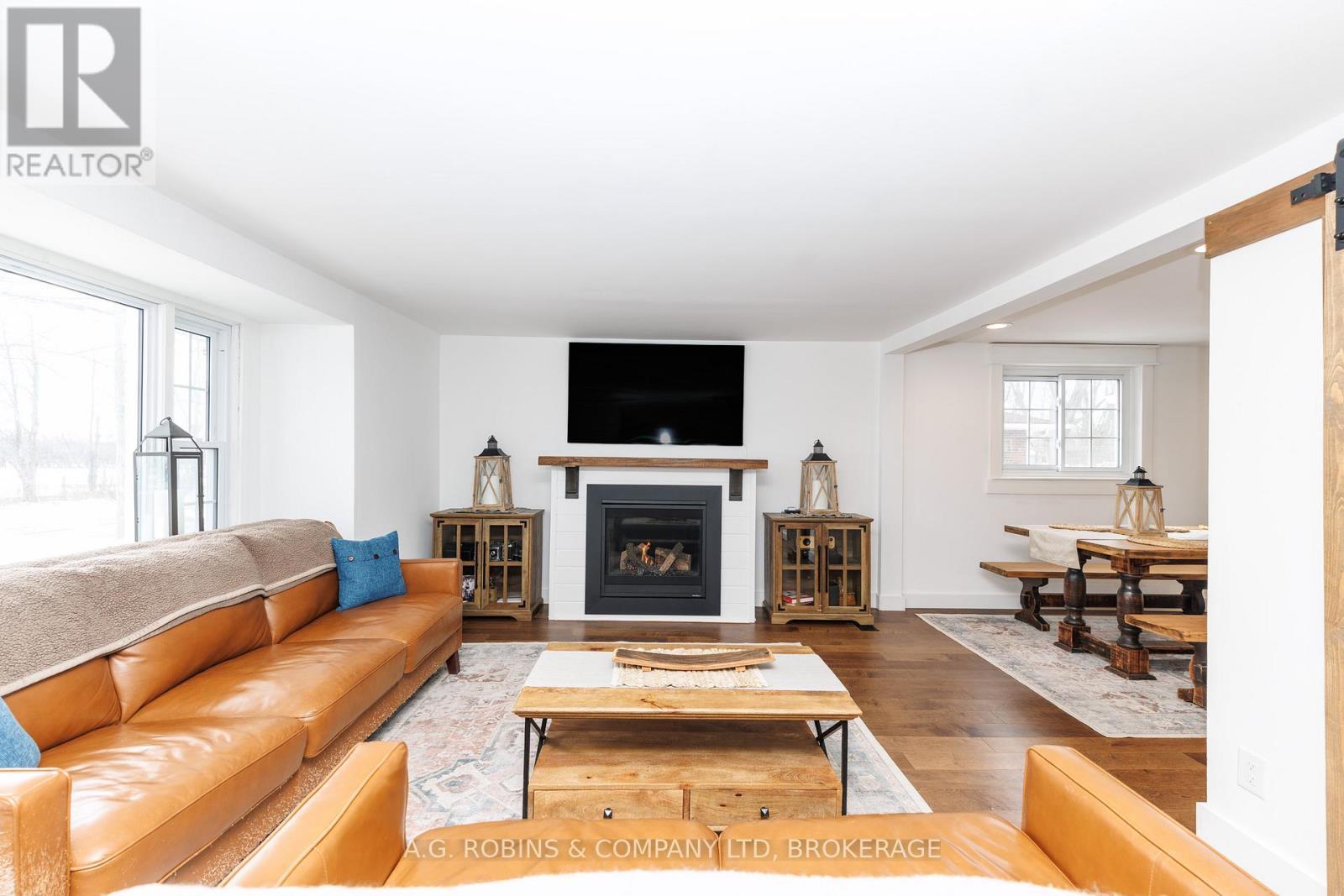 972 Silver Bay Road, Port Colborne (Sherkston), ON - Indoor Photo Showing Living Room With Fireplace