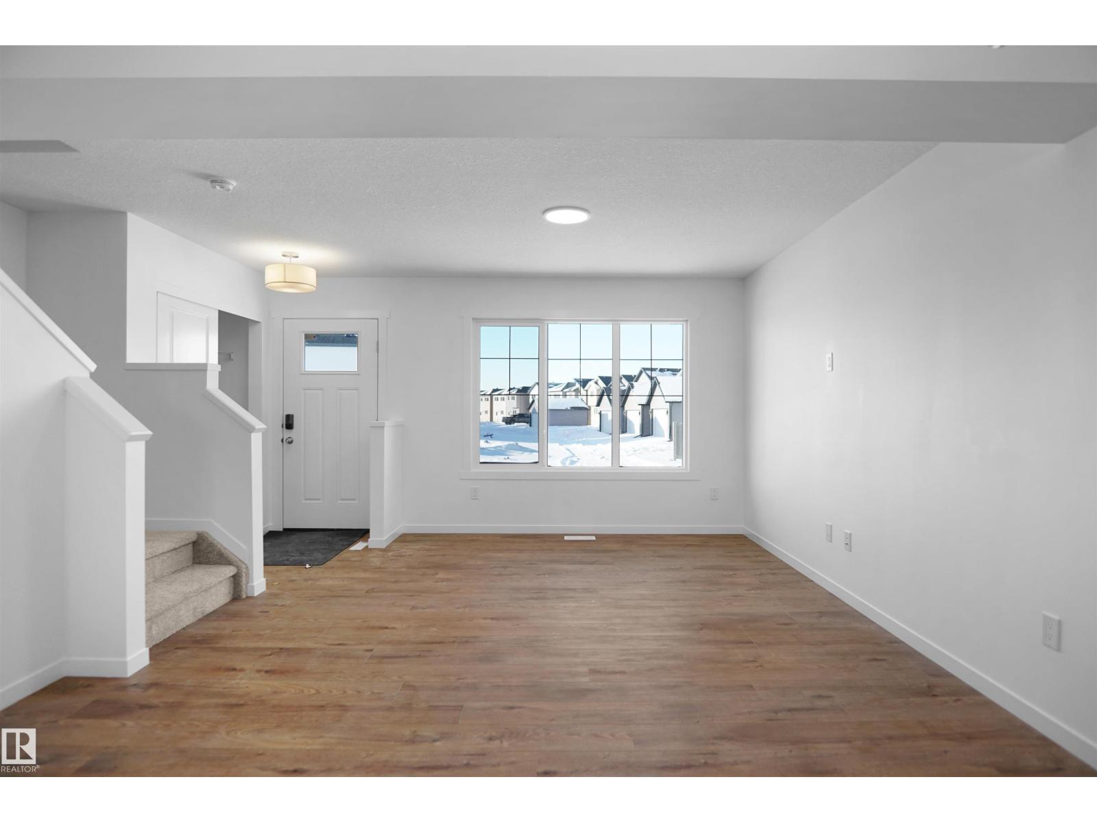 431 Aster Dr Nw, Edmonton, AB - Indoor Photo Showing Other Room