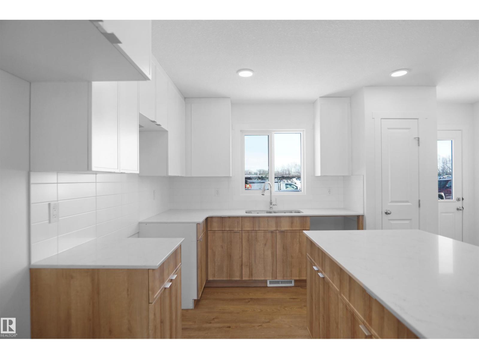 431 Aster Dr Nw, Edmonton, AB - Indoor Photo Showing Kitchen