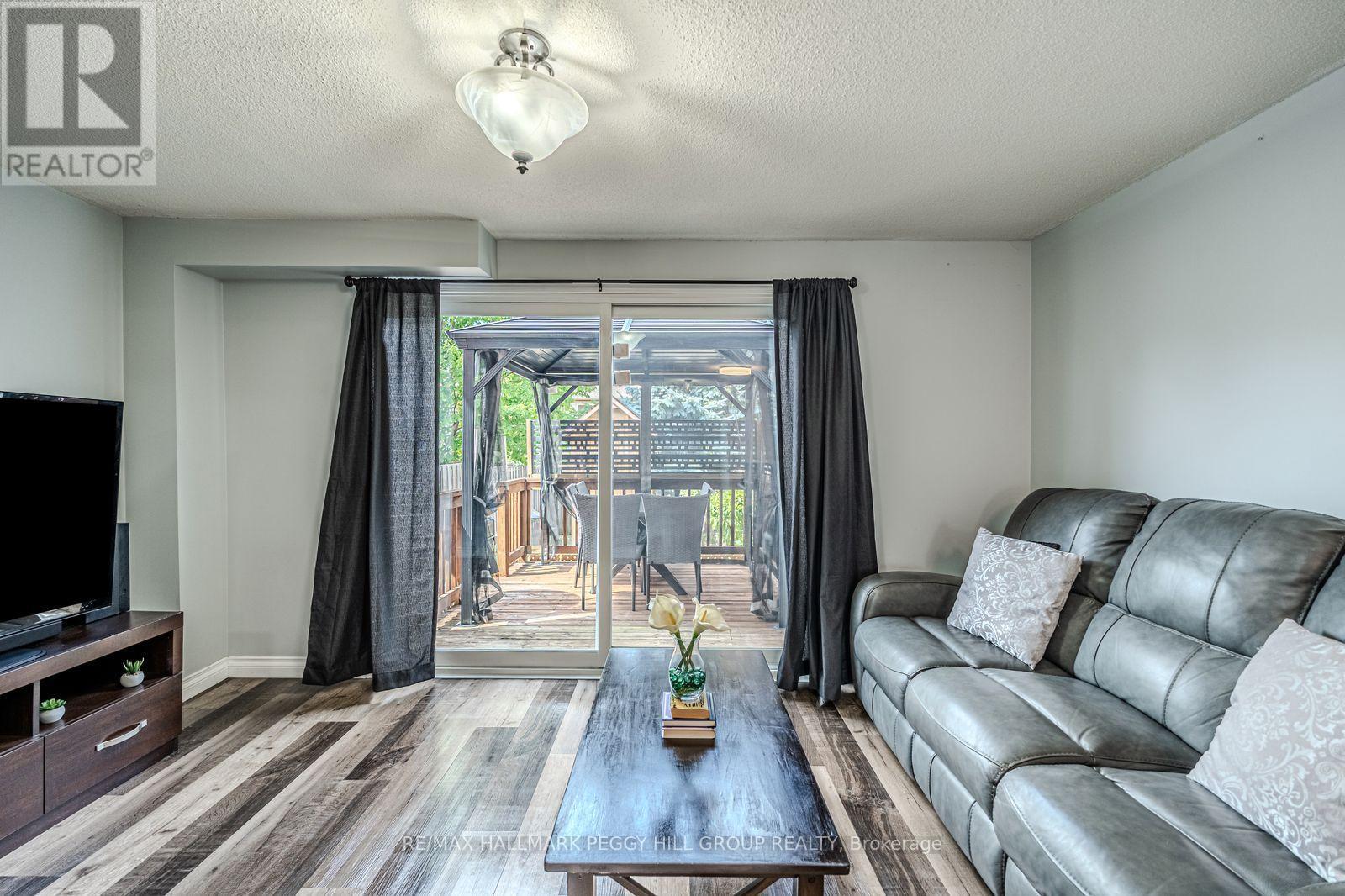 193 Nathan Crescent, Barrie, ON - Indoor Photo Showing Living Room