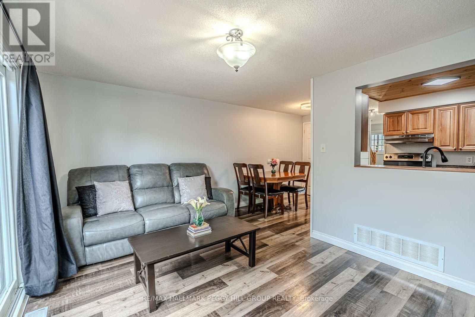 193 Nathan Crescent, Barrie, ON - Indoor Photo Showing Living Room