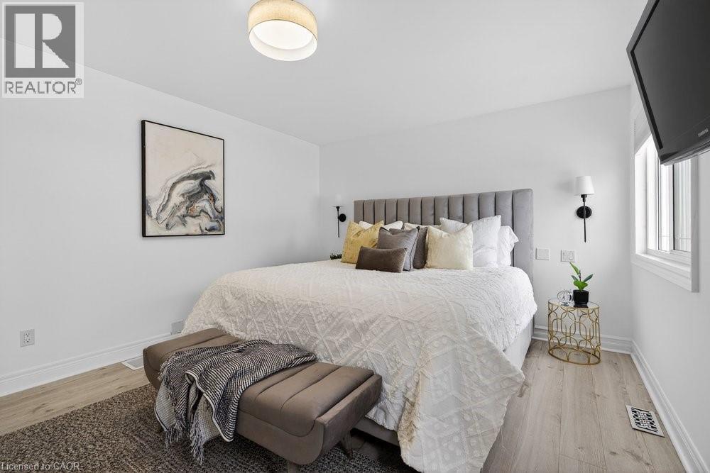 258 Sanatorium Road, Hamilton, ON - Indoor Photo Showing Bedroom