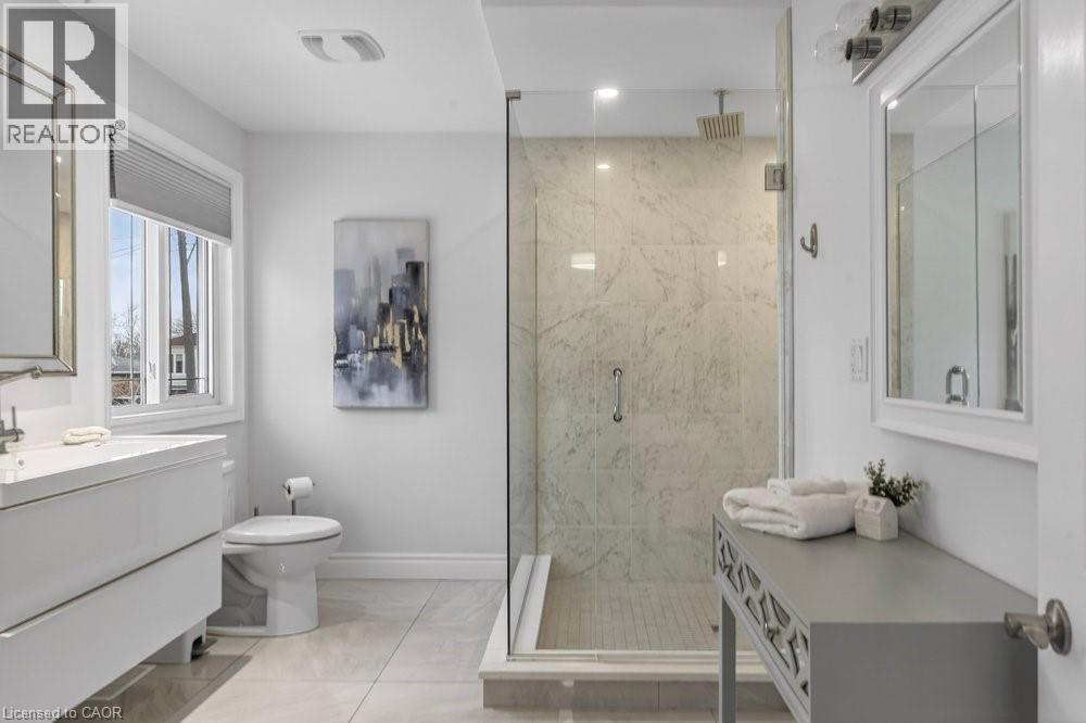 258 Sanatorium Road, Hamilton, ON - Indoor Photo Showing Bathroom