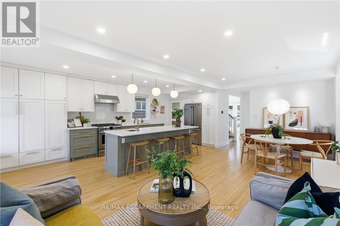 73 Arkell Street, Hamilton, ON - Indoor Photo Showing Living Room