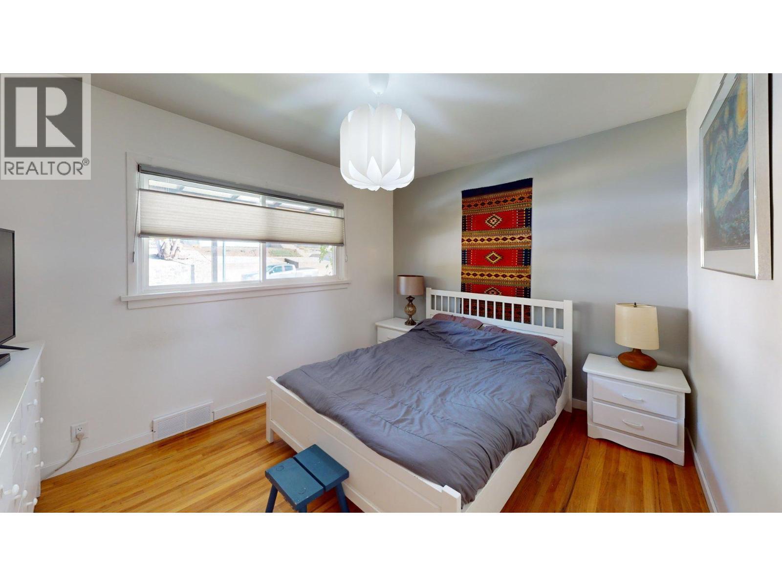 3130 Iris Crescent, Trail, BC - Indoor Photo Showing Bedroom