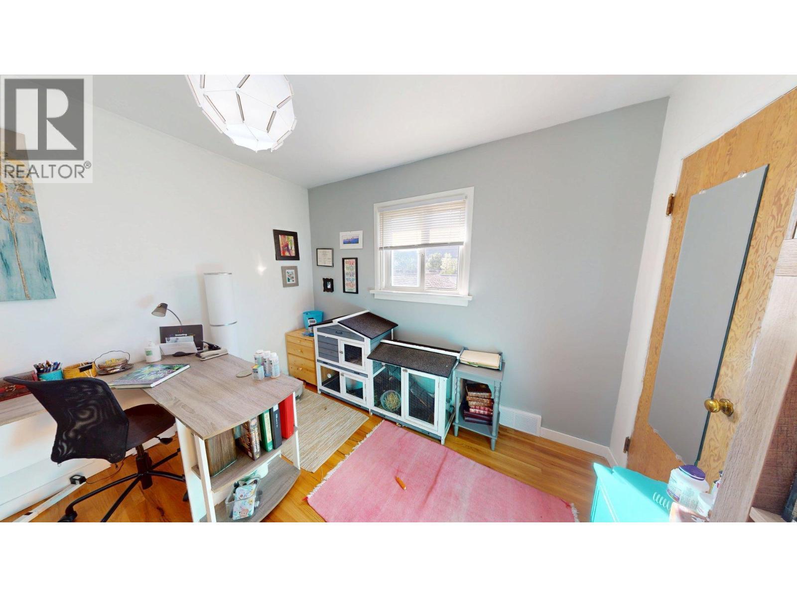 3130 Iris Crescent, Trail, BC - Indoor