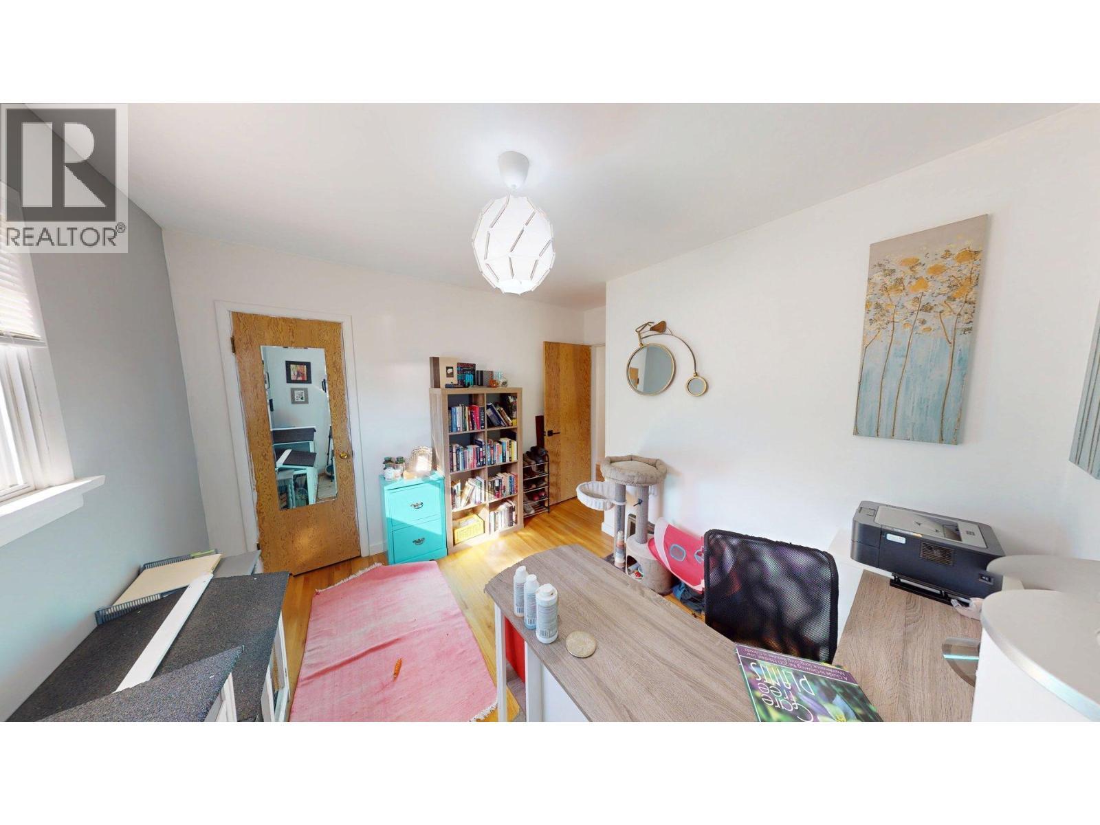 3130 Iris Crescent, Trail, BC - Indoor