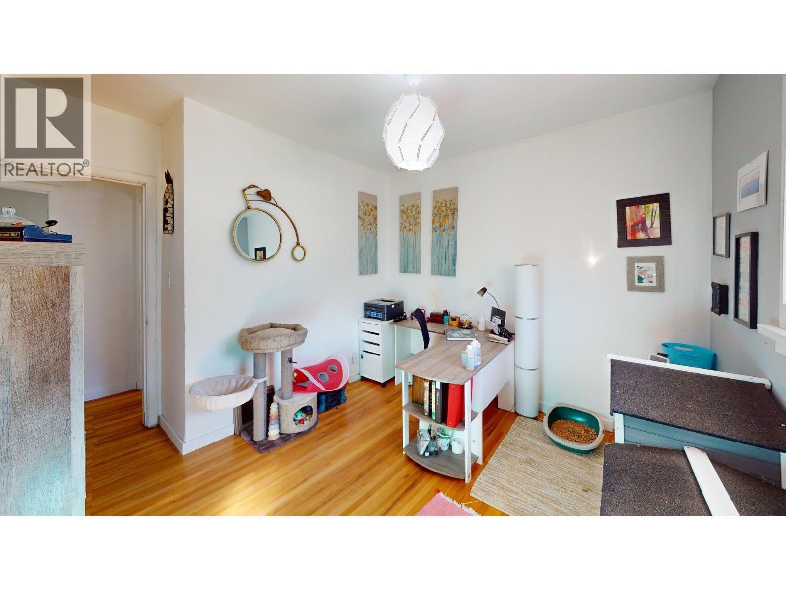 3130 Iris Crescent, Trail, BC - Indoor