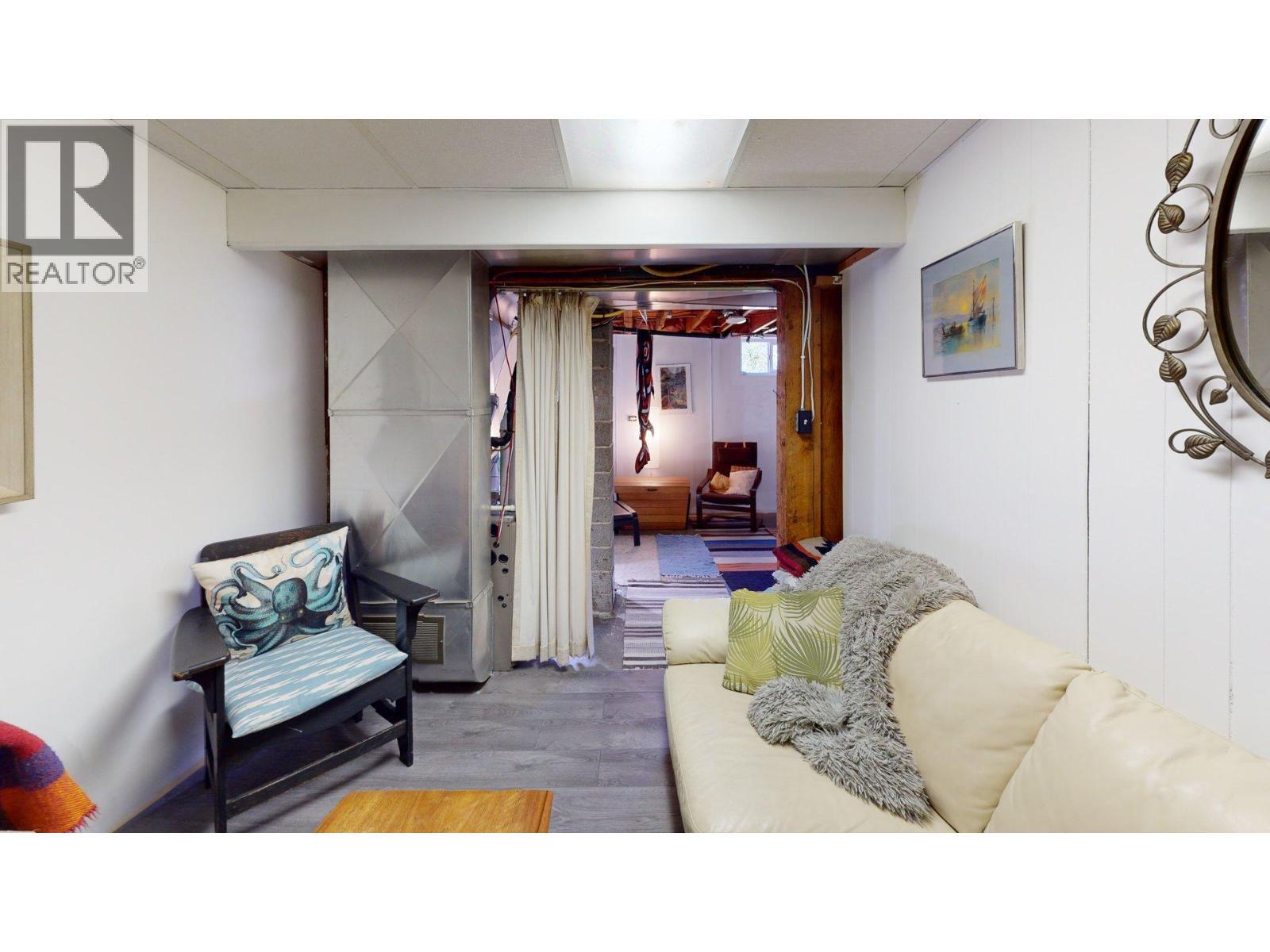 3130 Iris Crescent, Trail, BC - Indoor