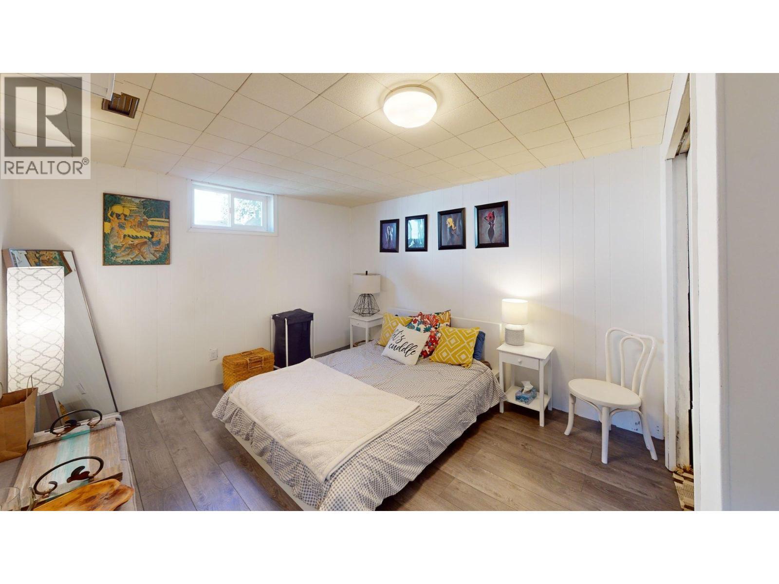 3130 Iris Crescent, Trail, BC - Indoor Photo Showing Bedroom