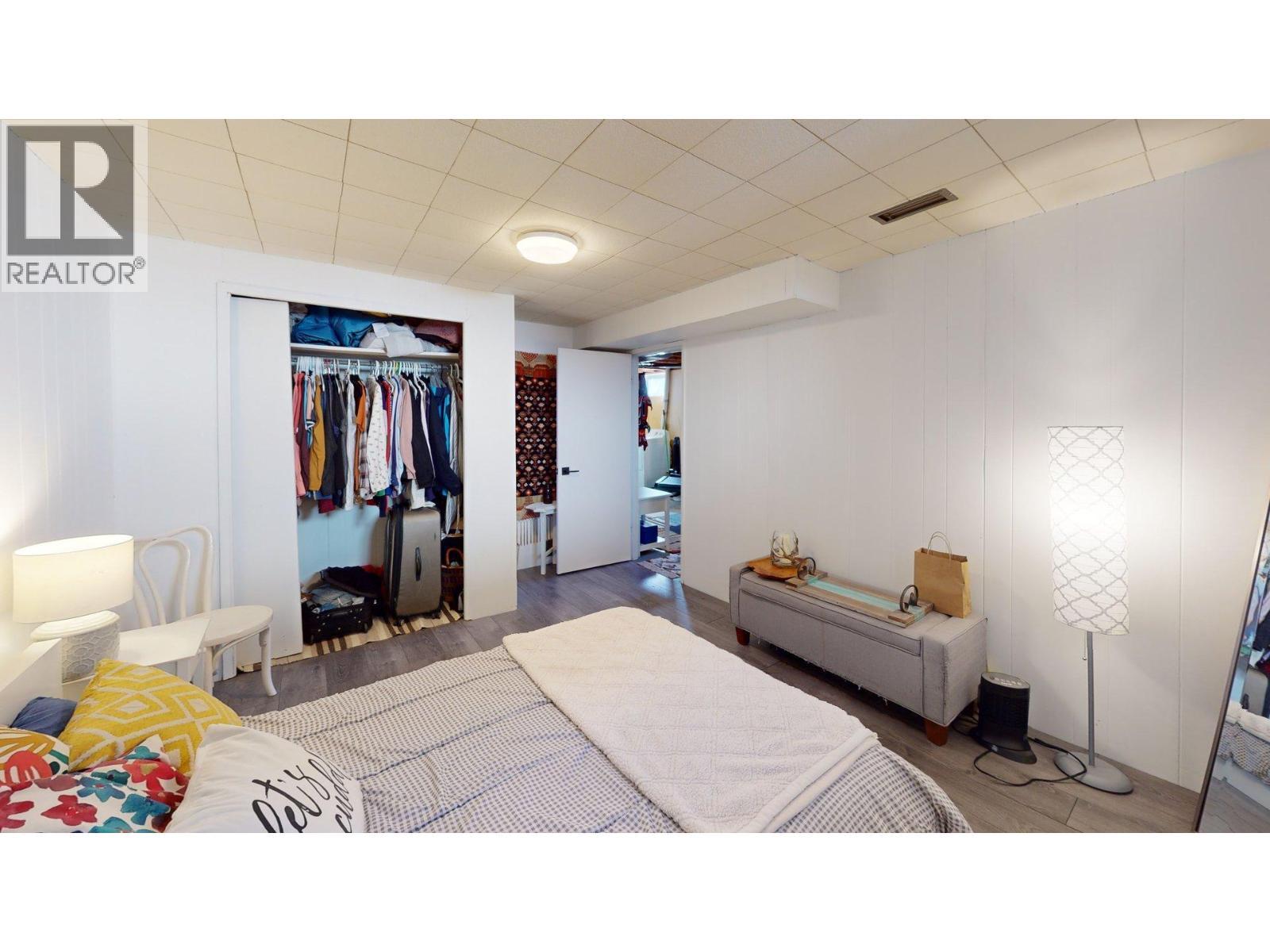 3130 Iris Crescent, Trail, BC - Indoor Photo Showing Bedroom