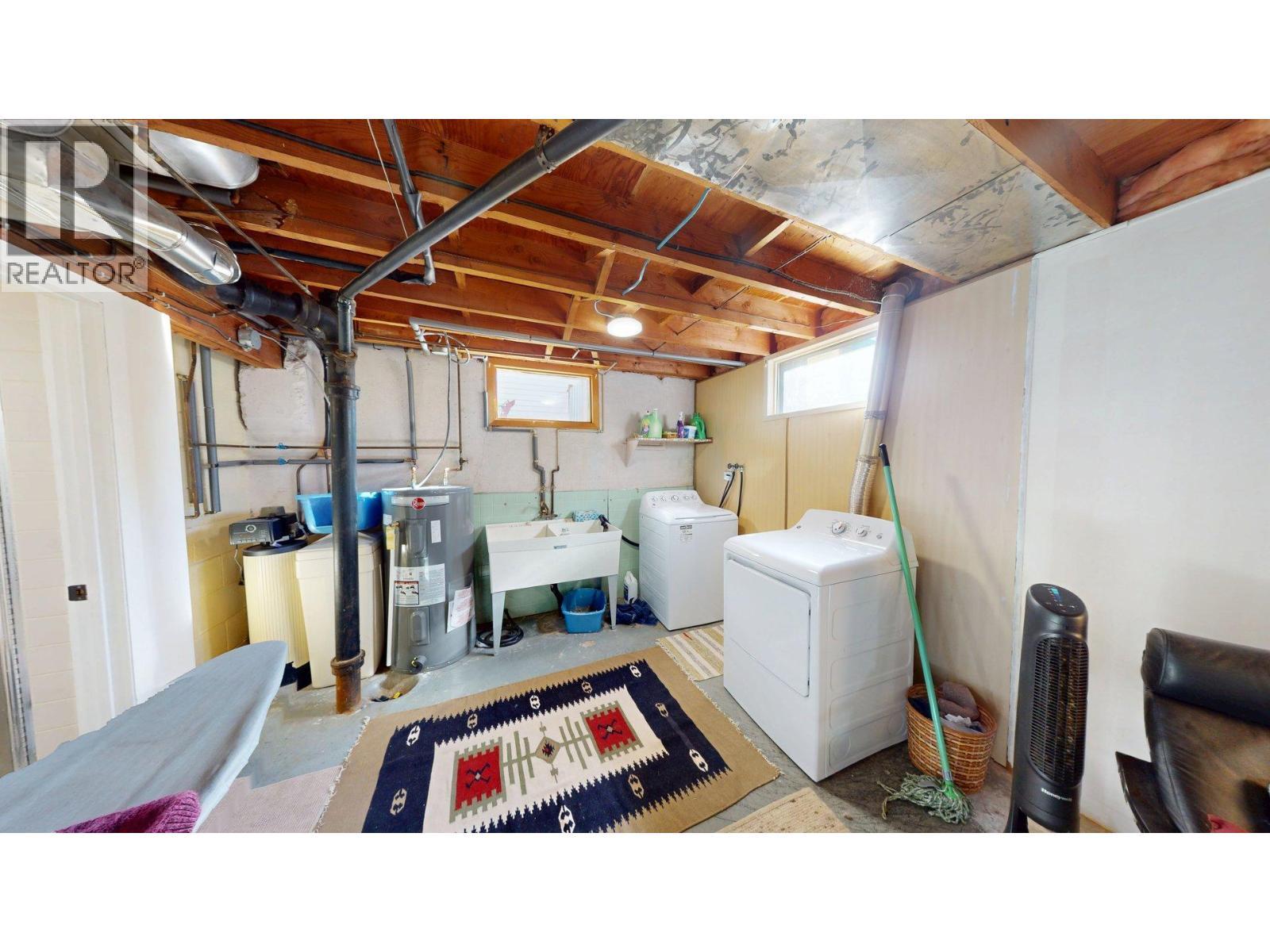 3130 Iris Crescent, Trail, BC - Indoor