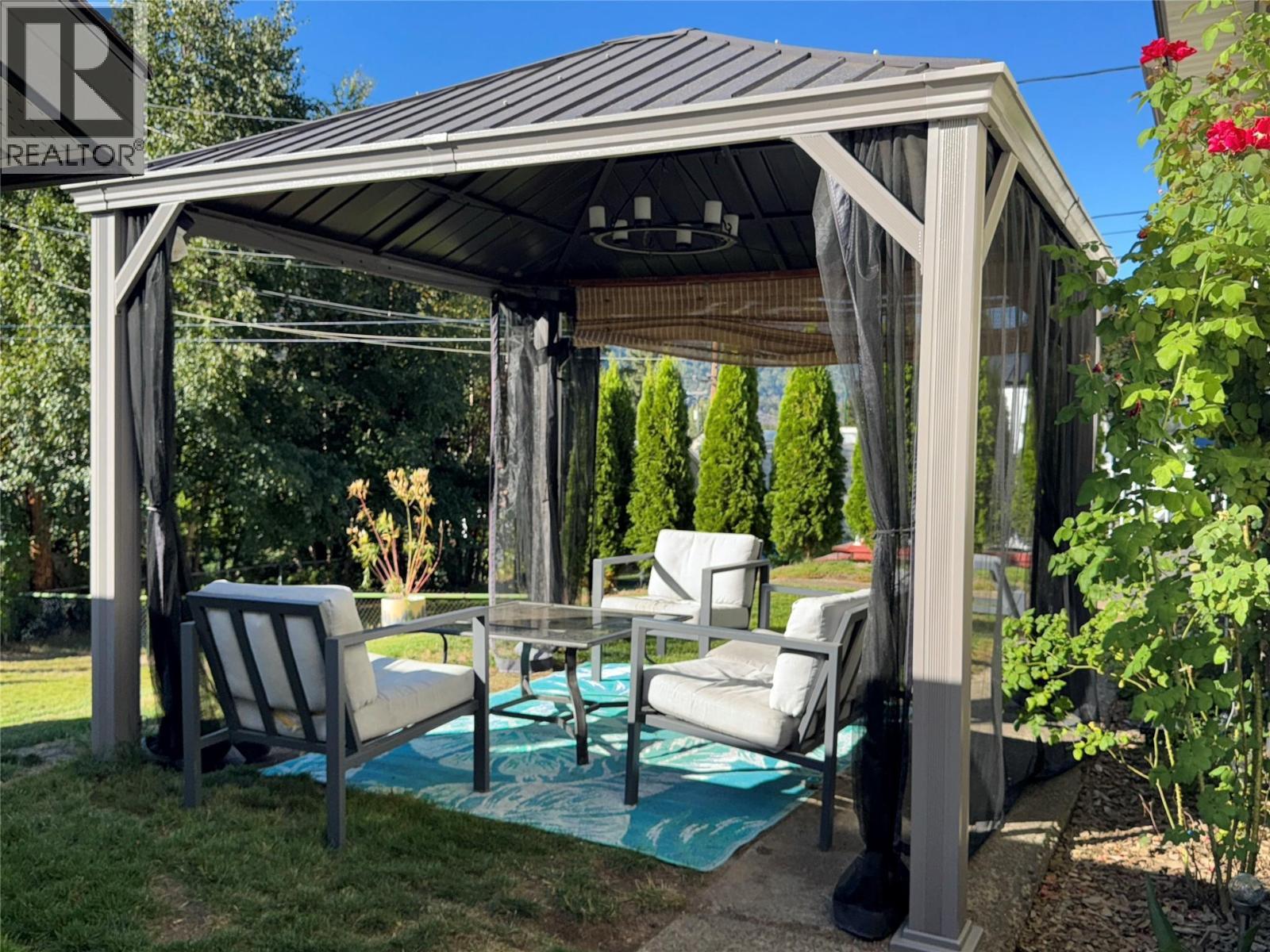 3130 Iris Crescent, Trail, BC - Outdoor