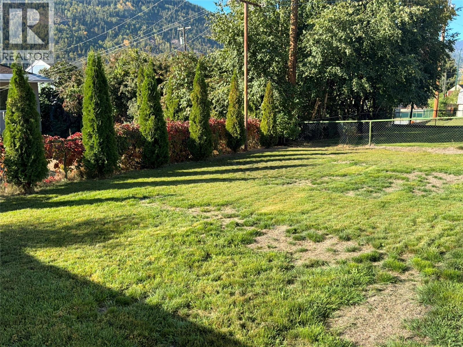 3130 Iris Crescent, Trail, BC - Outdoor