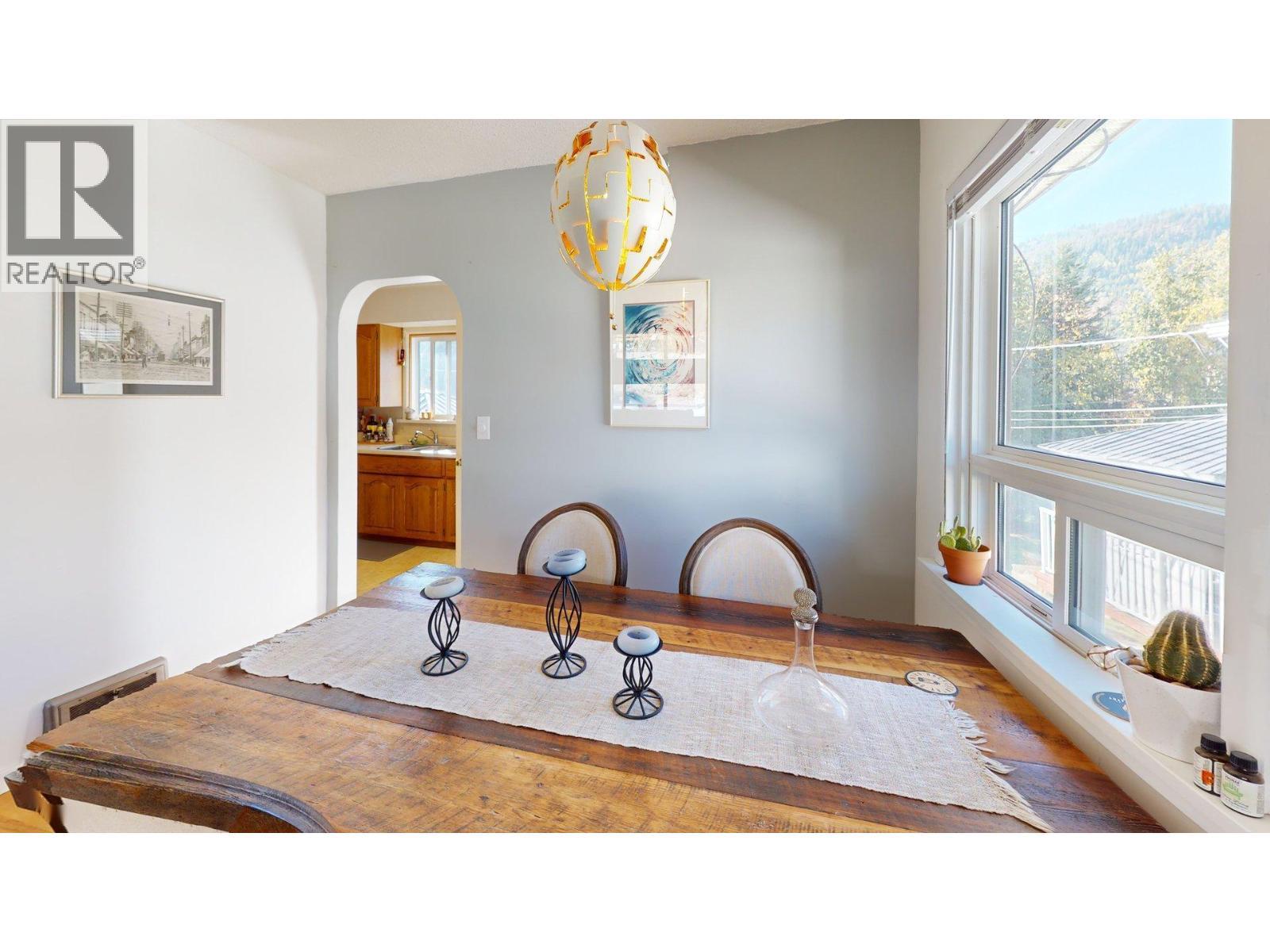 3130 Iris Crescent, Trail, BC - Indoor