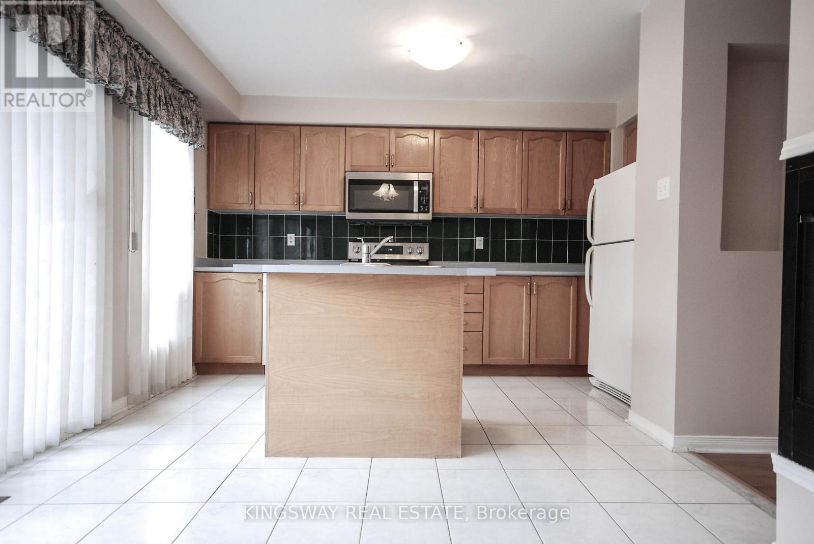 5468 Palmerston Crescent, Mississauga, ON - Indoor Photo Showing Kitchen