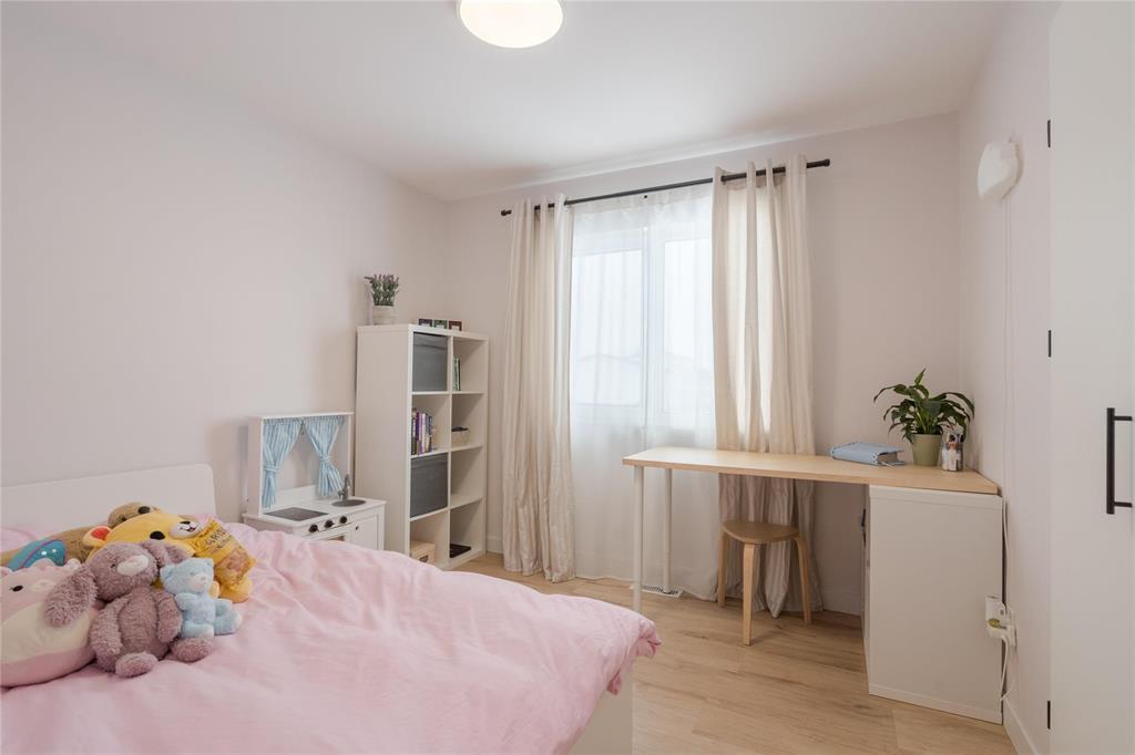 135 Parkside Crescent, Mitchell, MB - Indoor Photo Showing Bedroom
