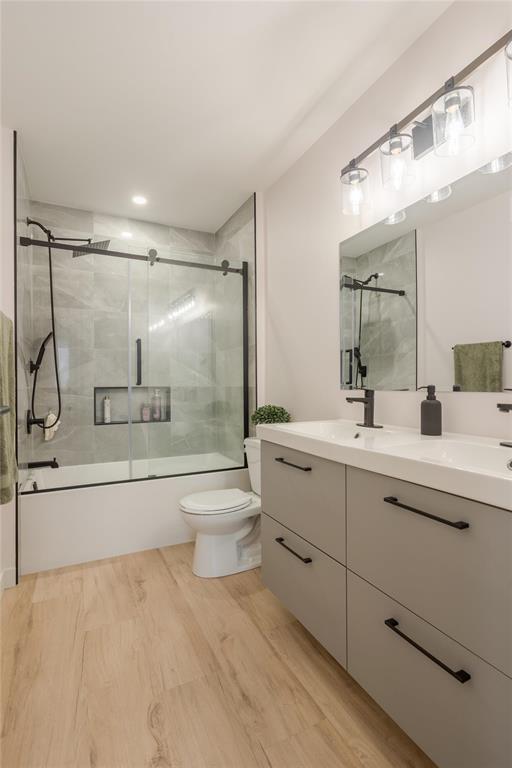 135 Parkside Crescent, Mitchell, MB - Indoor Photo Showing Bathroom