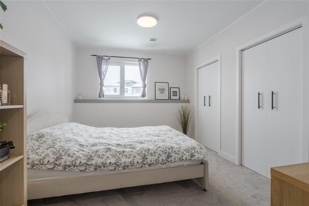 135 Parkside Crescent, Mitchell, MB - Indoor Photo Showing Bedroom