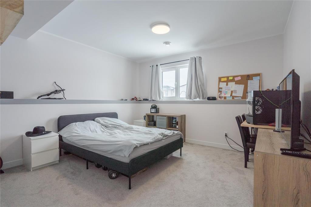 135 Parkside Crescent, Mitchell, MB - Indoor Photo Showing Bedroom