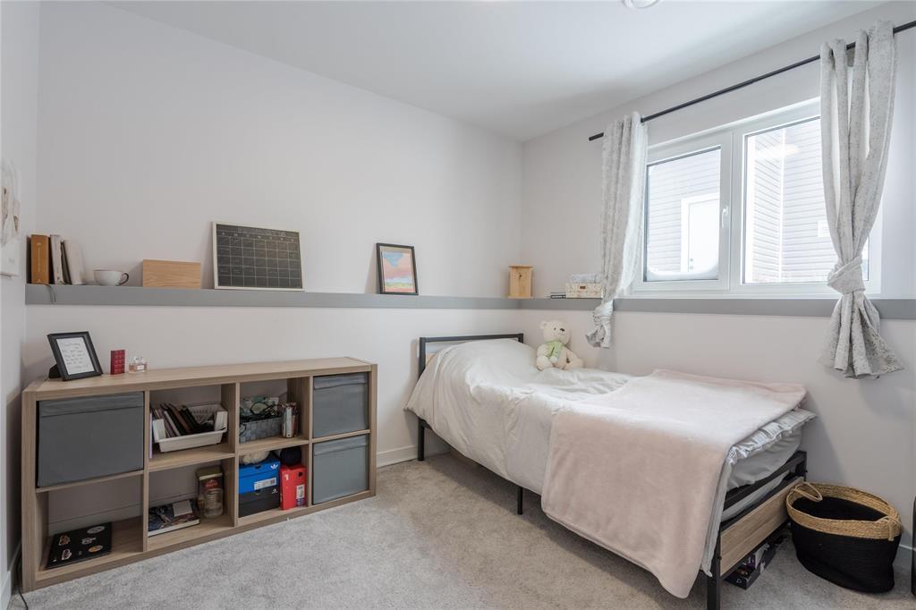 135 Parkside Crescent, Mitchell, MB - Indoor Photo Showing Bedroom