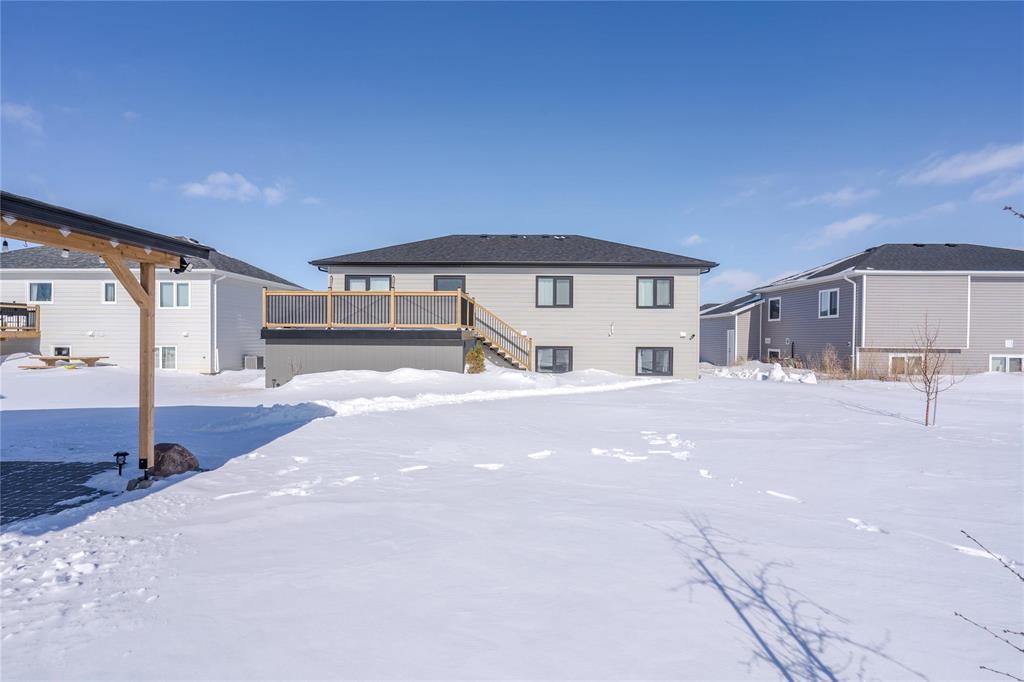 135 Parkside Crescent, Mitchell, MB - Outdoor