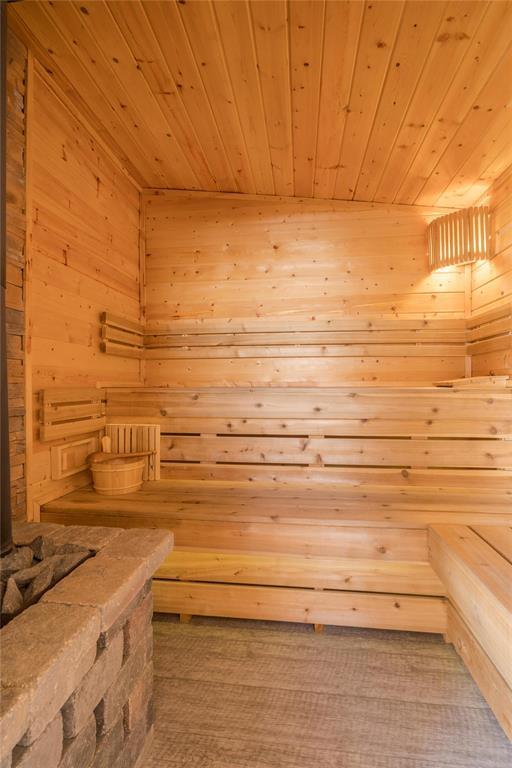 135 Parkside Crescent, Mitchell, MB - Indoor Photo Showing Other Room