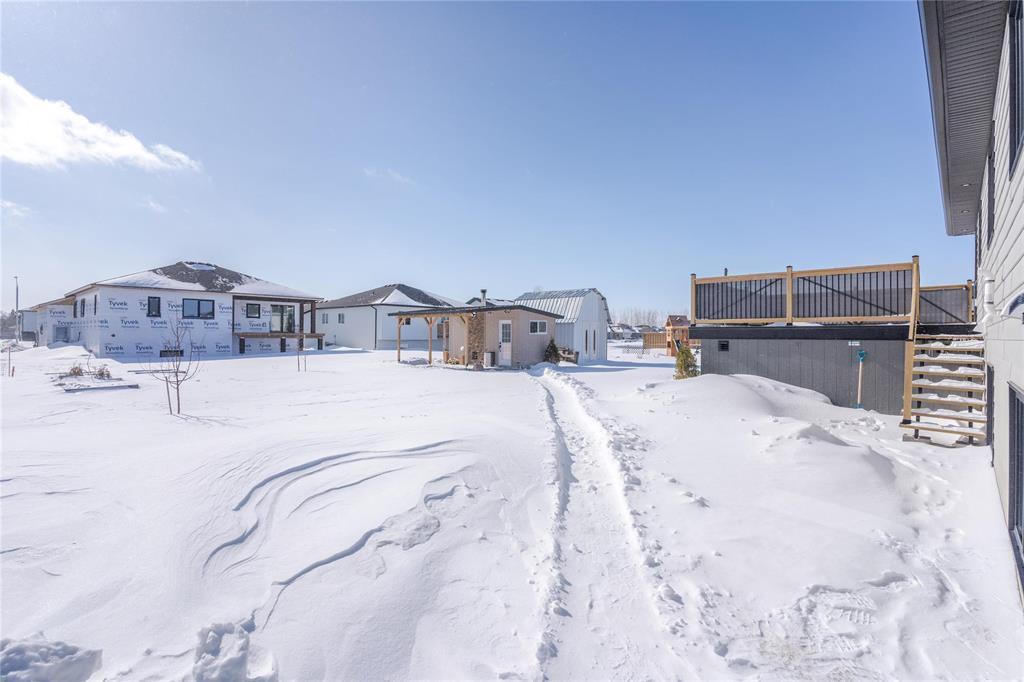 135 Parkside Crescent, Mitchell, MB - Outdoor