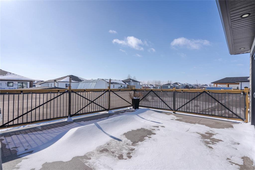 135 Parkside Crescent, Mitchell, MB - Outdoor