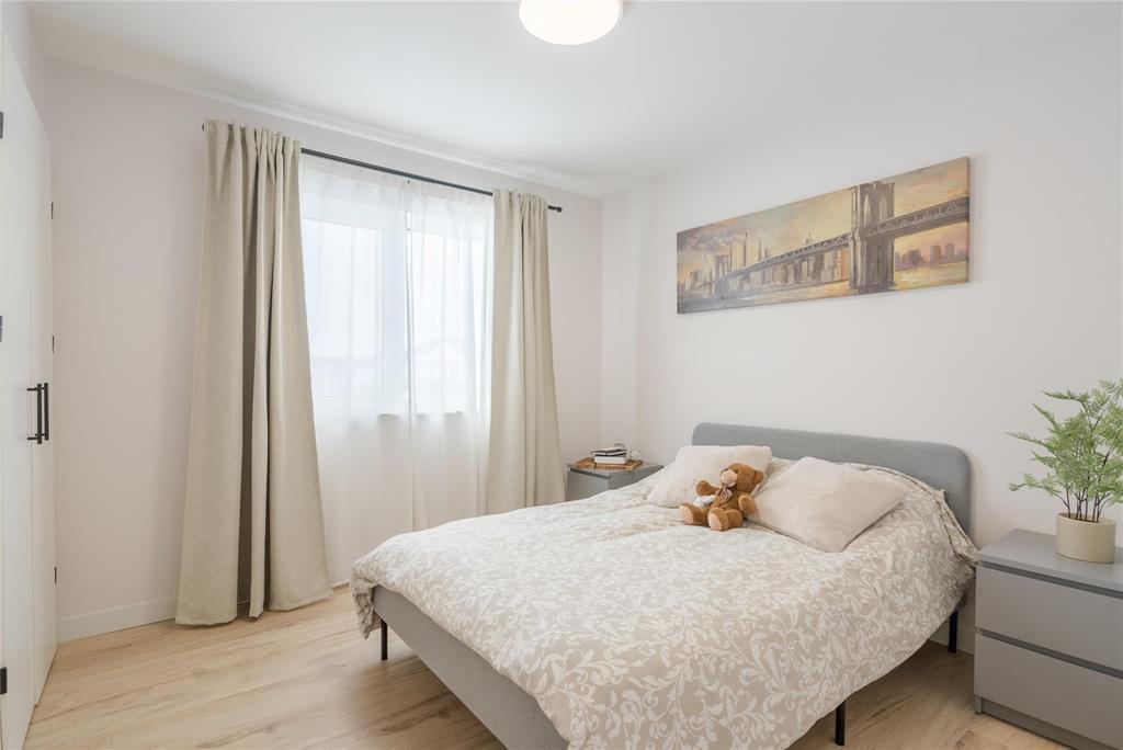 135 Parkside Crescent, Mitchell, MB - Indoor Photo Showing Bedroom