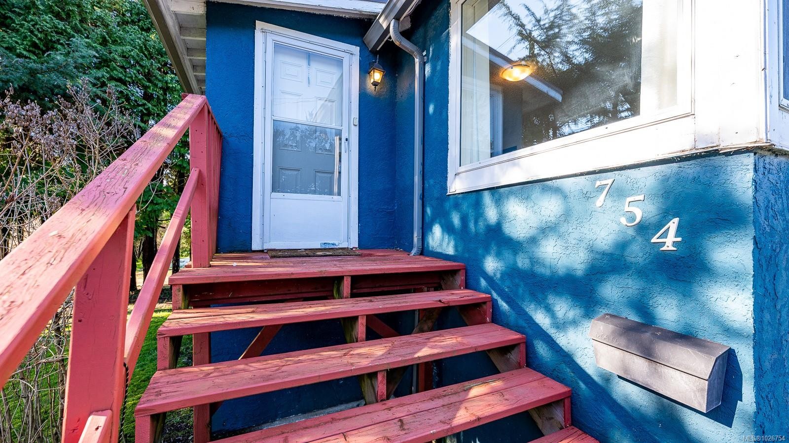 754 7Th Ave, Campbell River, BC