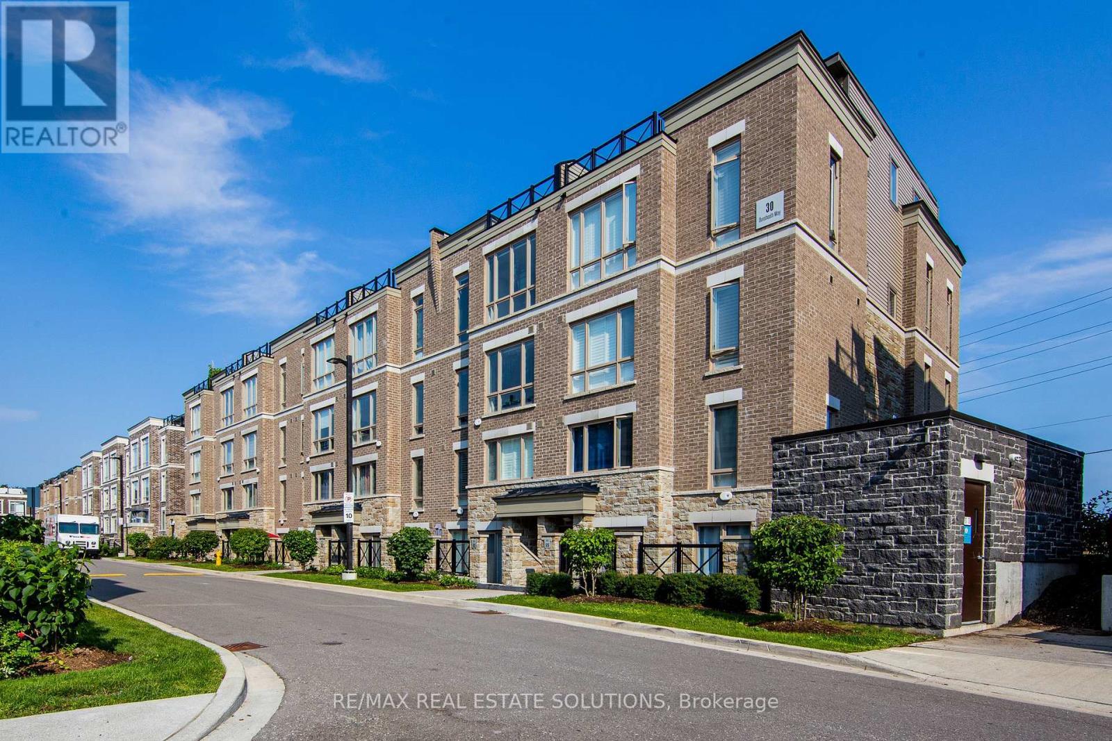 512 - 30 Dunsheath Way, Markham, ON - Outdoor With Facade